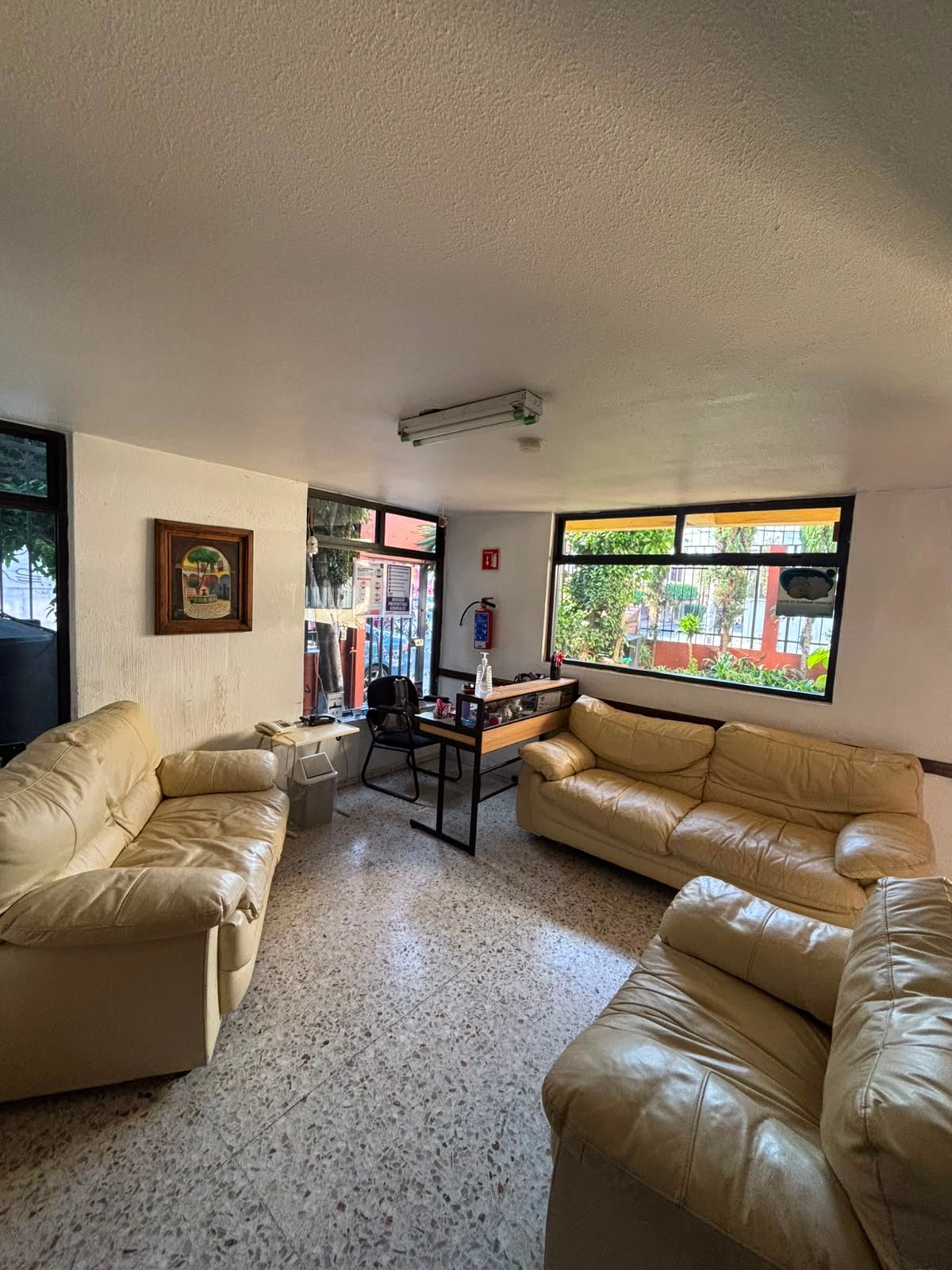 Recepción y sala de espera principal