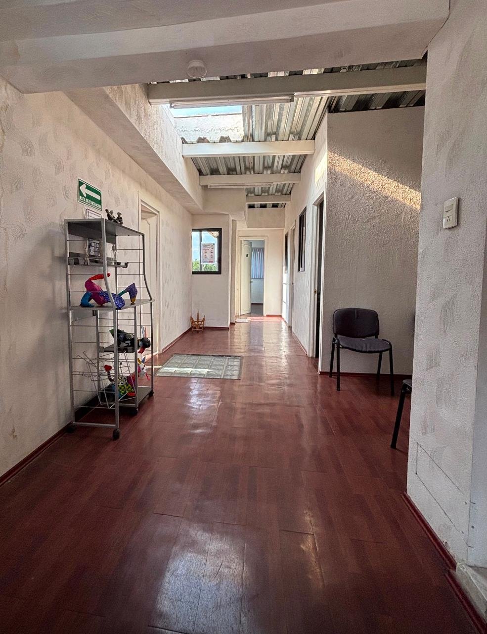 Pasillo de acceso a los consultorios